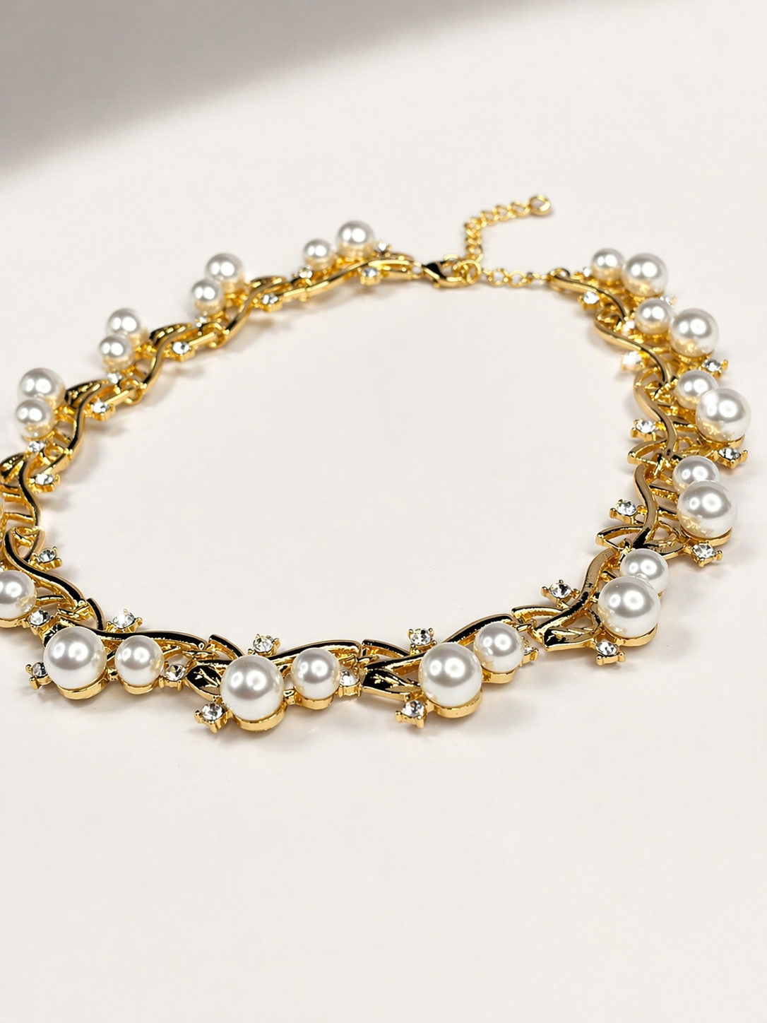 Pearl Elegance Necklace – Gold Floral Luxury Design