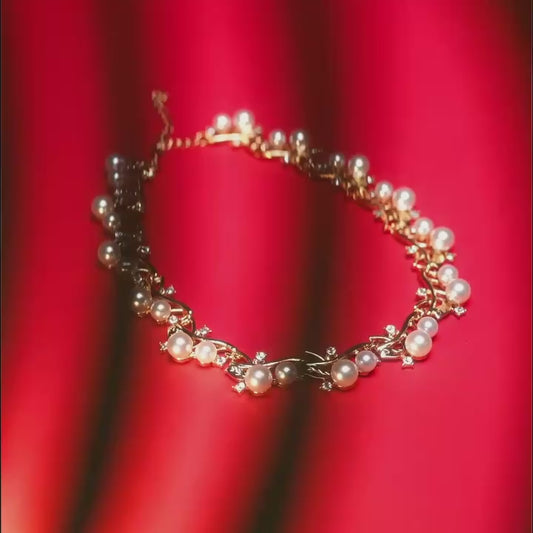 Pearl Elegance Necklace – Gold Floral Luxury Design